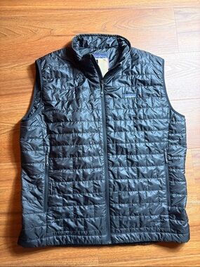 Patagonia Men’s XXL Black Quilted Insulated Vest